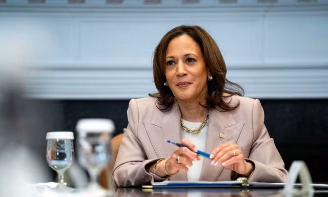 Bà Kamala Harris gấp rút tìm 'phó tướng'