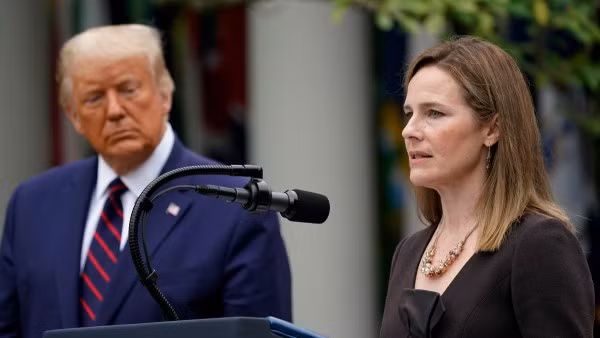 Bà Amy Coney Barrett.