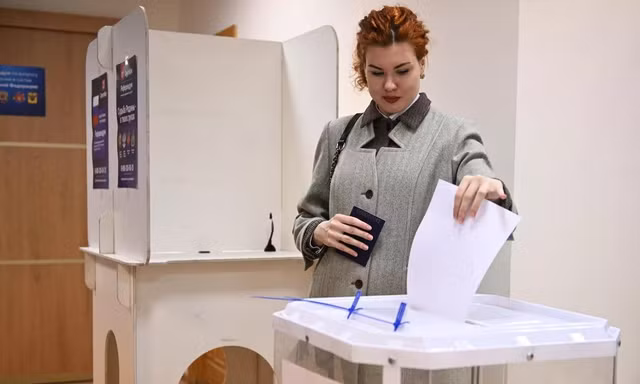 Trưng cầu dân ý sáp nhập Nga: Số người bỏ phiếu ở 3 vùng của Ukraine vượt ngưỡng 50%