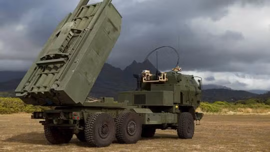 Mỹ đưa hai hệ thống pháo phản lực HIMARS đến nước láng giềng của Nga