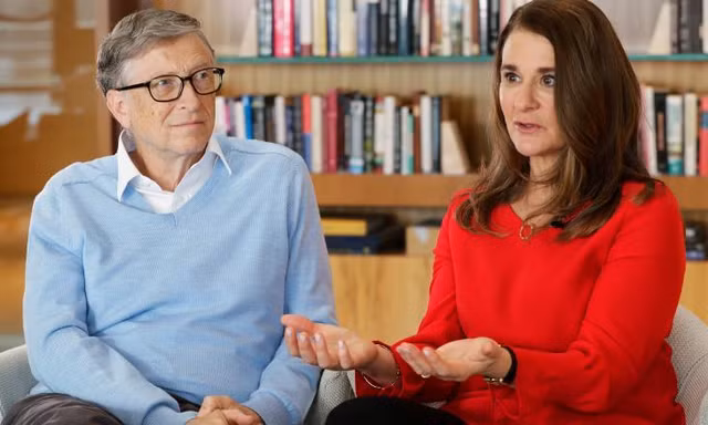 Tỉ phú Bill Gates và vợ Melinda. Ảnh: AP