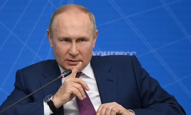 Tổng thống Nga Putin chê Coca-Cola ‘toàn hóa chất’