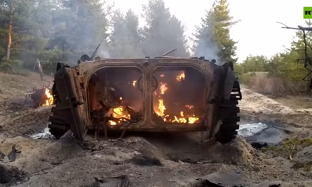 Nga tung video xe bọc thép nghi của Ukraine bị thiêu rụi khi xâm nhập lãnh thổ