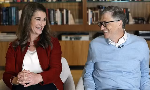 Vợ chồng tỉ phú Bill Gates thuở còn mặn nồng. Ảnh: AP