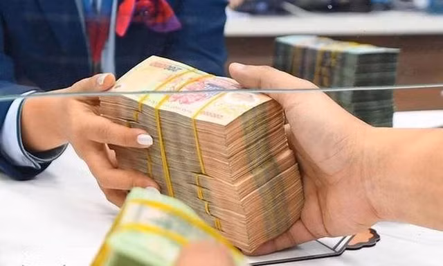 Các ngân hàng đẩy lãi suất lên trên 10% đã đồng loạt điều chỉnh về mức ngang thị trường là dưới 9%