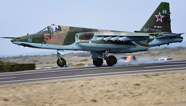 Cường kích Su-25 Nga trúng 2 tên lửa khi đang làm nhiệm vụ ở Ukraine