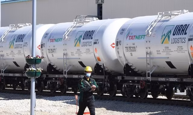 Bị lệnh trừng phạt 'bủa vây', Nga vẫn tăng doanh thu từ dầu