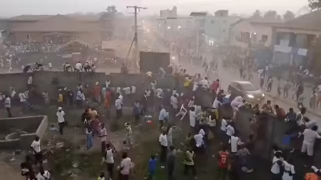 Guinea: Ẩu đả tại sân vận động vì quyết định gây tranh cãi của trọng tài, hơn 50 người thiệt mạng