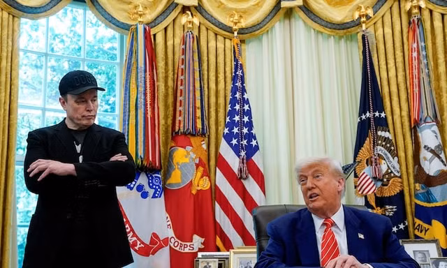 Toàn cảnh màn đấu khẩu kịch tính giữa Tổng thống Mỹ và tỷ phú Elon Musk