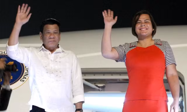 Ông Duterte và con gái. Ảnh: ABS-CBN