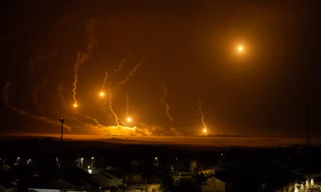 Dải Gaza hứng đợt tấn công dữ dội vào ban đêm, tên lửa trút xuống trong 30 phút