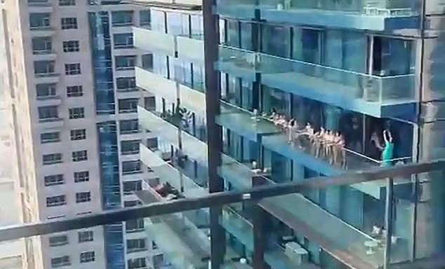 Hình ảnh từ buổi quay phim gây phẫn nộ. Ảnh: Daily Mail