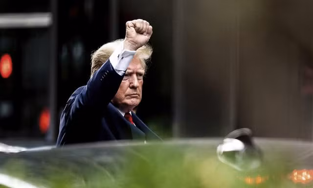 Cựu Tổng thống Mỹ Donald Trump nói bị FBI thu giữ 3 hộ chiếu