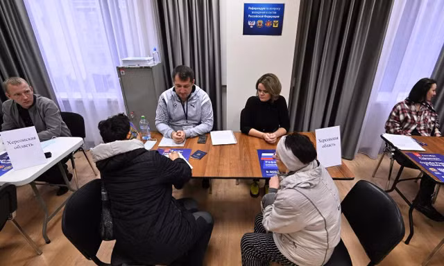 Trưng cầu dân ý sáp nhập Nga: Người dân vùng ly khai Ukraine bỏ phiếu trong ngày cuối cùng