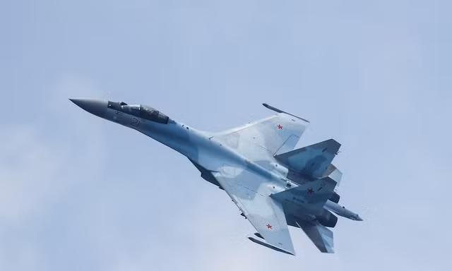 Iran lần đầu xác nhận mua máy bay chiến đấu đa năng Su-35 của Nga