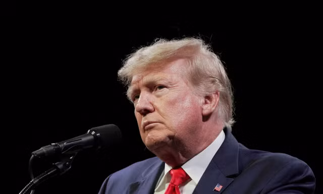 Tốn thời gian gội đầu vì nước yếu, Tổng thống Mỹ Trump ký sắc lệnh về vòi sen