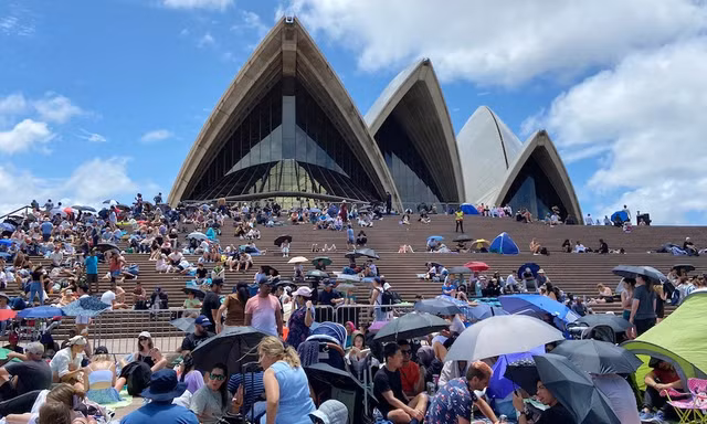 Úc: Người dân đổ về cảng Sydney giữ chỗ xem pháo hoa năm mới