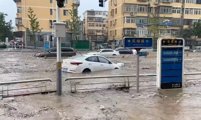 Bắc Kinh và vùng lân cận ngập lụt vì mưa lớn, ít nhất 20 người thiệt mạng