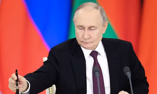 Tổng thống Putin thông qua sắc lệnh mới với người Ukraine ở Nga