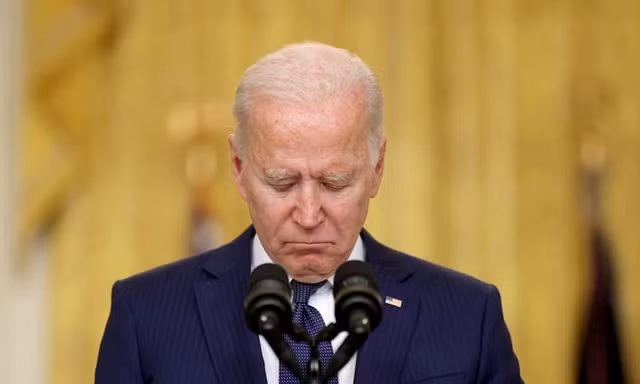 Giây phút xúc động của ông Biden trong bài phát biểu ngày 26/8. Ảnh: Reuters