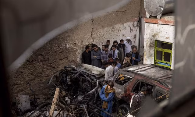 Hiện trường vụ Mỹ phóng tên lửa Hellfire xuống một ngôi nhà ở Kabul để phá huỷ mục tiêu nghi là "một chiếc xe chở thuốc nổ" của IS-Khorasan. Ảnh: NY Times