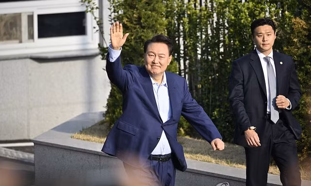 Ông Yoon Suk Yeol cùng phu nhân rời dinh thự tổng thống, chuyển đến nơi ở mới 