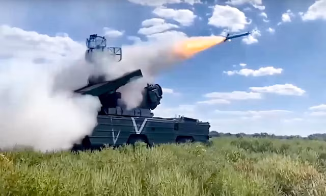 Xung đột Nga - Ukraine ngày 27/3: Ukraine nói Nga mất gần 100 tên lửa hành trình khi căn cứ chiến lược bị tấn công
