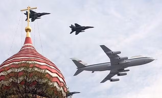 Máy bay Ilyushin Il-80 bay qua thủ đô Moscow (Nga) trong lễ diễu binh. Ảnh: Daily Mail