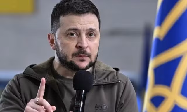 Tổng thống Ukraine triệu tập một cuộc họp về những người phản quốc