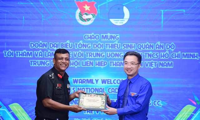 Bí thư Trung ương Đoàn tiếp xã giao Tổng đội Thiếu sinh quân Ấn Độ