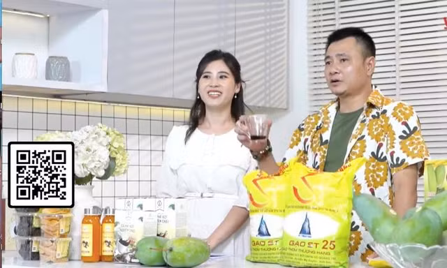 'Táo thoát nước' Tự Long livestream bán xoài, hát một câu khách đặt 10 thùng