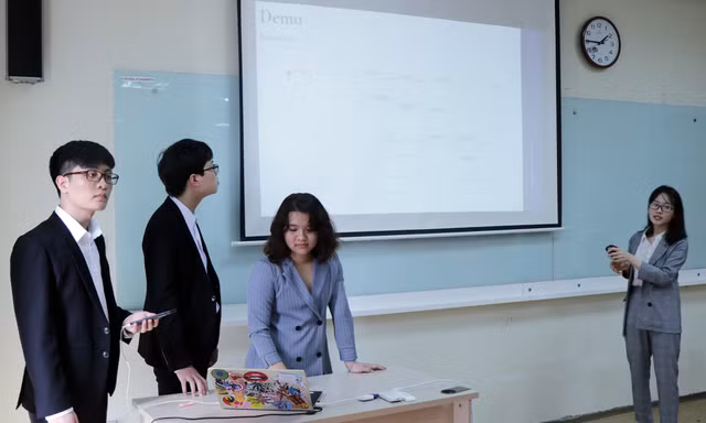 Sinh viên sáng chế ứng dụng lấy mẫu xét nghiệm, khám bệnh tại nhà