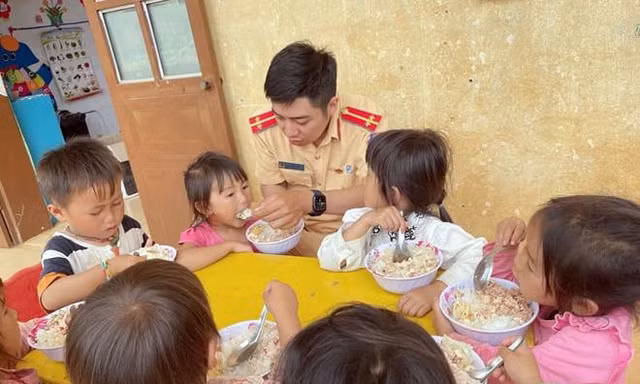 Chung tay 'Nuôi em Mộc Châu' góp phần cải thiện bữa ăn cho học sinh vùng cao