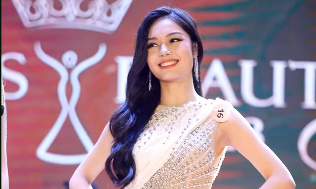 Tân Hoa khôi Báo chí 2023 tỏa sáng với phần thi ứng xử song ngữ