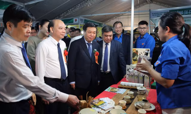 Hơn 300 gian hàng của nhà nông trẻ xuất sắc tham gia hội chợ nông nghiệp quốc tế 