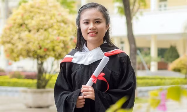 Gương mặt trẻ Việt Nam tiêu biểu năm 2019 Nguyễn Khánh Linh được hai trường đại học danh tiếng chào đón. Ảnh: NVCC
