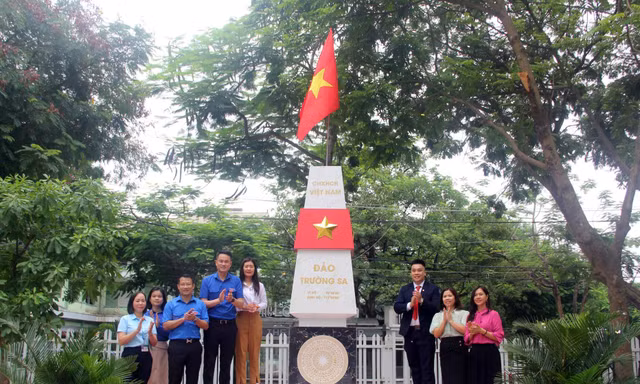 Tỉnh Đoàn Vĩnh Phúc khánh thành công trình 'Cột mốc Trường Sa' chào mừng Đại hội 