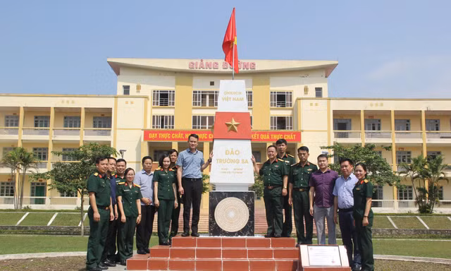 Khánh thành công trình thanh niên Cột mốc Trường Sa tại Trường Quân sự Quân khu 2