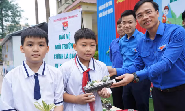 Đổi vỏ lon, chai nhựa lấy cây, bảo vệ môi trường