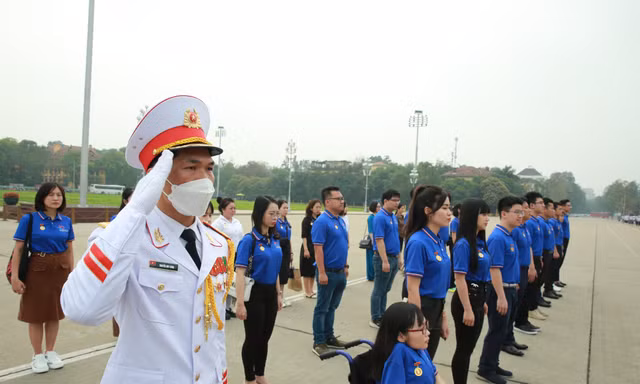 Gương mặt trẻ Việt Nam tiêu biểu và triển vọng năm 2022 báo công dâng Bác