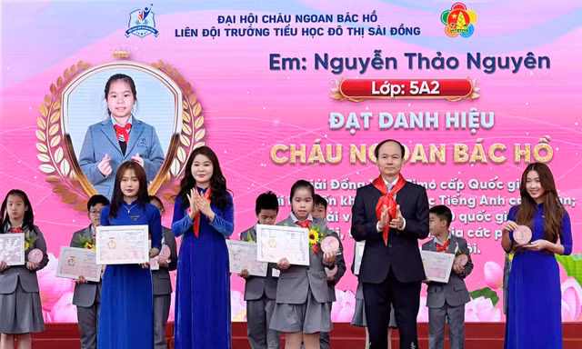 Tuyên dương 95 đội viên tiêu biểu tại Đại hội điểm Cháu ngoan Bác Hồ