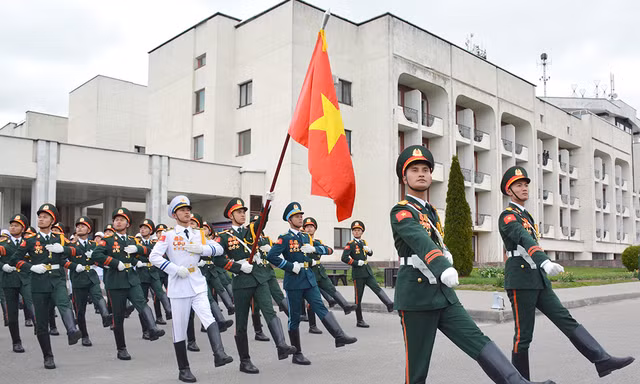 Đại tướng Phan Văn Giang khích lệ quân nhân tham gia duyệt binh tại Liên bang Nga