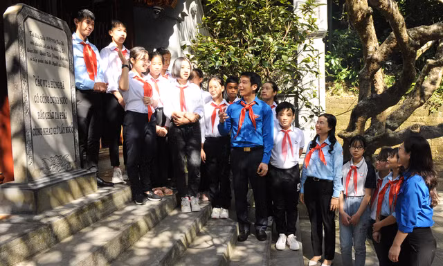 Đại hội Cháu ngoan Bác Hồ báo công Vua Hùng, trao tặng công trình 'Vì đàn em thân yêu'