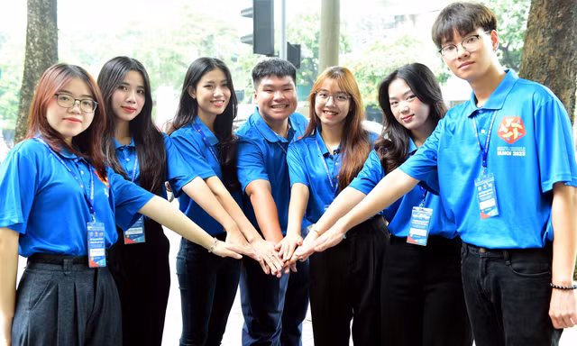 Tình nguyện viên, liên lạc viên ra quân phục vụ Hội nghị Nghị sĩ trẻ toàn cầu lần thứ 9