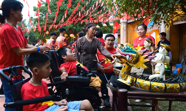 Thanh niên khuyết tật lan tỏa tinh thần 30/4 mừng đại lễ