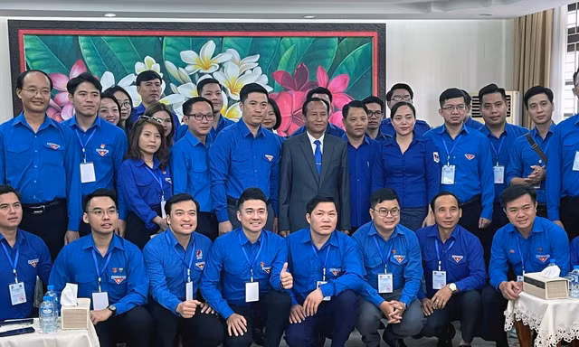 Đoàn đại biểu thanh niên Việt Nam thăm và giao lưu tại Học viện Chính trị-Hành chính Quốc gia Lào