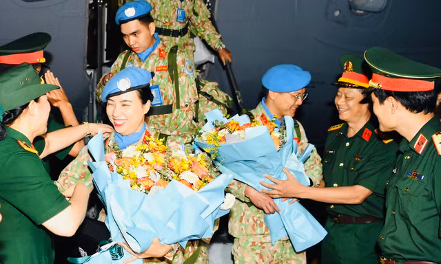 Cán bộ, nhân viên Bệnh viện dã chiến cấp 2 số 4 Việt Nam hoàn thành nhiệm vụ về nước 