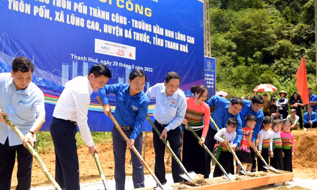 Khởi công xây dựng điểm trường, sân chơi thiếu nhi tặng vùng cao xứ Thanh