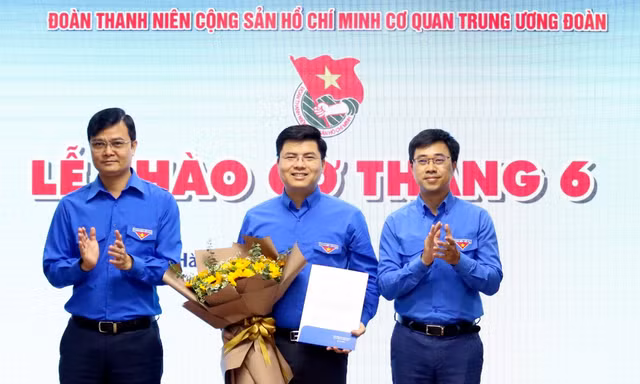 Trao quyết định công nhận chức danh Bí thư Đoàn Cơ quan Trung ương Đoàn