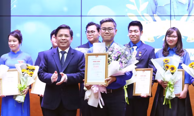 Bí thư Đoàn Học viện Ngoại giao đoạt giải Nhất Hội thi Báo cáo viên năm 2023 